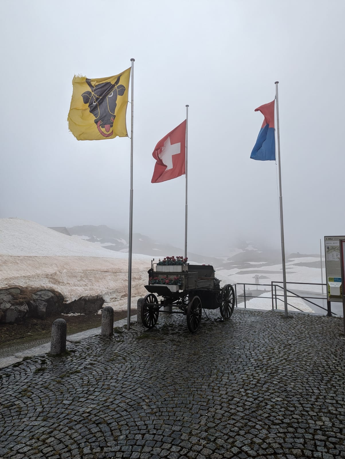 Gbi Gotthard (1) Flaggen